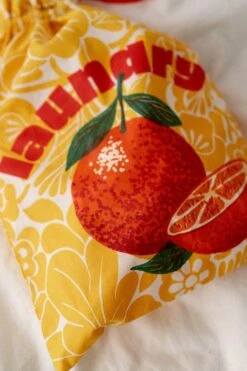 LOT 2 POCHONS MEGAN & MARGARET -Make My Lemonade DSC04356