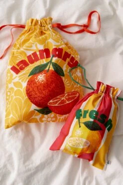 LOT 2 POCHONS MEGAN & MARGARET