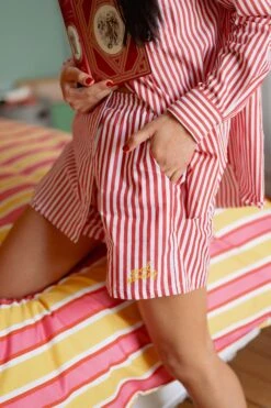 SHORT LUIS MINI RED STRIPE