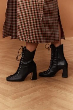 BOOTS TONIA NOIR BRILLANT 9 BOOTS TONIA NOIR BRILLANT -Make My Lemonade MML 010823 LOOKBOOK 2157